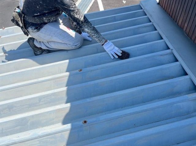 加古川市の塗装工事における屋根のケレン